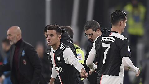 Juves Superstar Cristiano Ronaldo (r) verstand seine Auswechslung nicht.