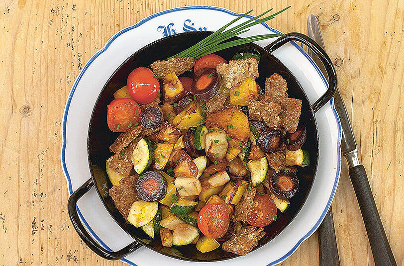 Knäckebrot-Gröstl: Ein Rezept aus dem Buch "Bayerisch Veggie".