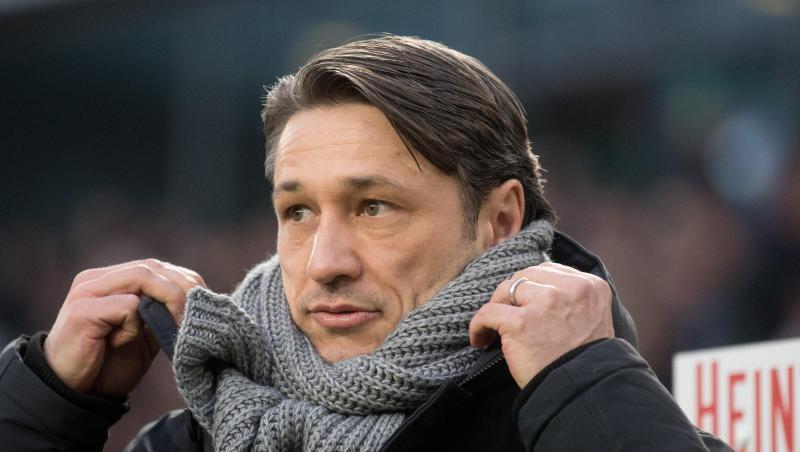 Niko Kovac rückt seinen Schal zurecht. Foto: Julian Stratenschulte/Archiv Niko Kovac rückt seinen Schal zurecht. Foto: Julian Stratenschulte/Archiv