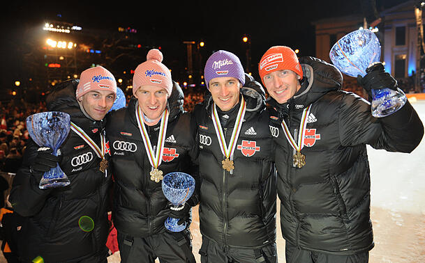 2011 in Oslo: Michael Neumayer, Severin Freund, Martin Schmitt und Michael Uhrmann (v.l.) holen WM-Bronze. 2011 in Oslo: Michael Neumayer, Severin Freund, Martin Schmitt und Michael Uhrmann (v.l.) holen WM-Bronze.