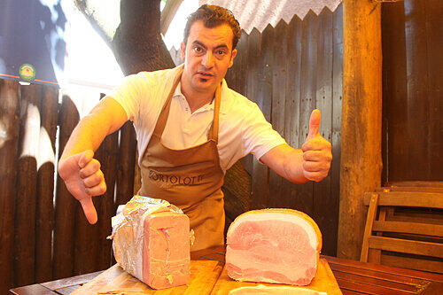 So sieht der Schummel-Schinken aus &ndash; und so der gute Prosciutto, den Romeo Corno in seinem &bdquo;La Locanda&ldquo; verarbeitet.