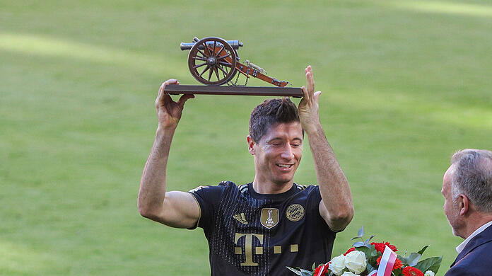 Diese Torjägerkanone hat sich Robert Lewandowski redlich verdient. Schwer vorstellbar, dass jemand den Rekord von 41 Saisontoren in Zukunft bricht.