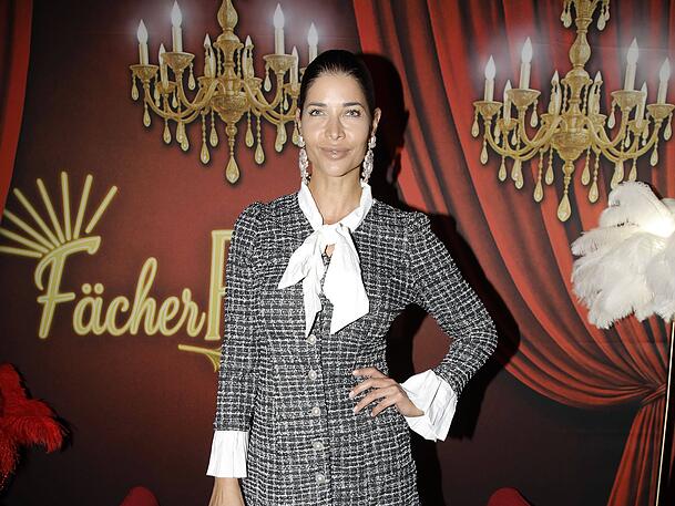 Im Fächerpalast Karlsruhe traf die AZ auf Micaela Schäfer. Im Fächerpalast Karlsruhe traf die AZ auf Micaela Schäfer.