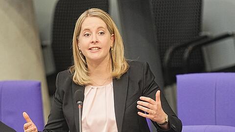 Bundesbauministerin Verena Hubertz (SPD) will mit einer Reihe von Ma&szlig;nahmen, darunter der Bau-Turbo, den Wohnungsbau ankurbeln