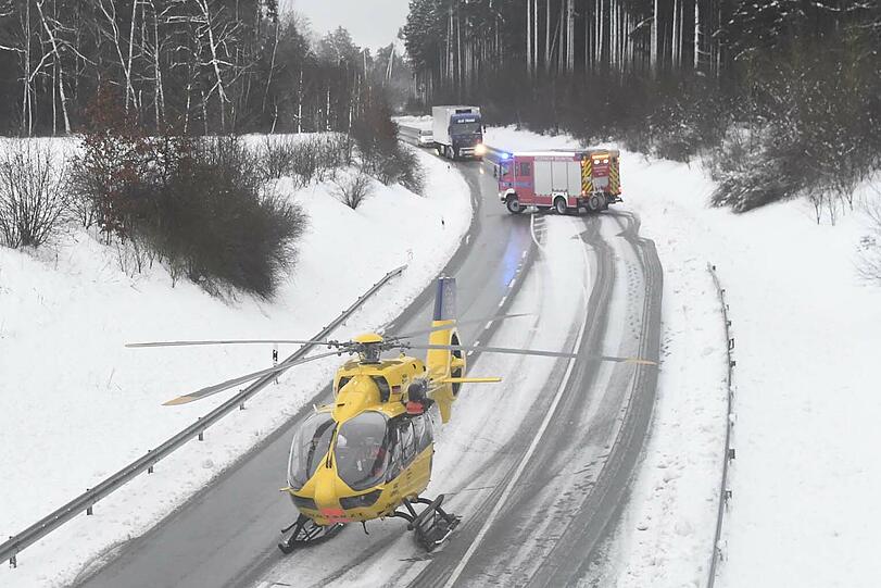 Am Sonntagnachmittag sind mehrere Autos auf der Ortsumfahrung Höhenkirchen miteinander kollidiert. Zwei Notärzte und ein Rettungshubschrauber waren im Einsatz.