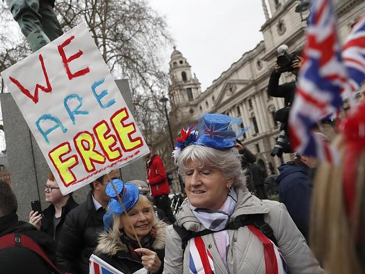 Pro-Brexit-Aktivisten feiern in London: "Wir sind frei".