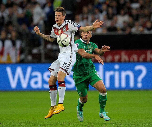 ERIK DURM: Note 4.
Knallte in der 5. Minute traumtorverdächtig aus 32 Metern den Ball an die Latte. Defensiv verbessert, aber vor dem gegentor nicht entschlossen genug.