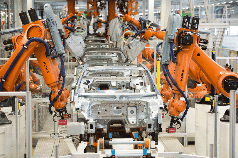 Schweißroboter bei Autoproduktion