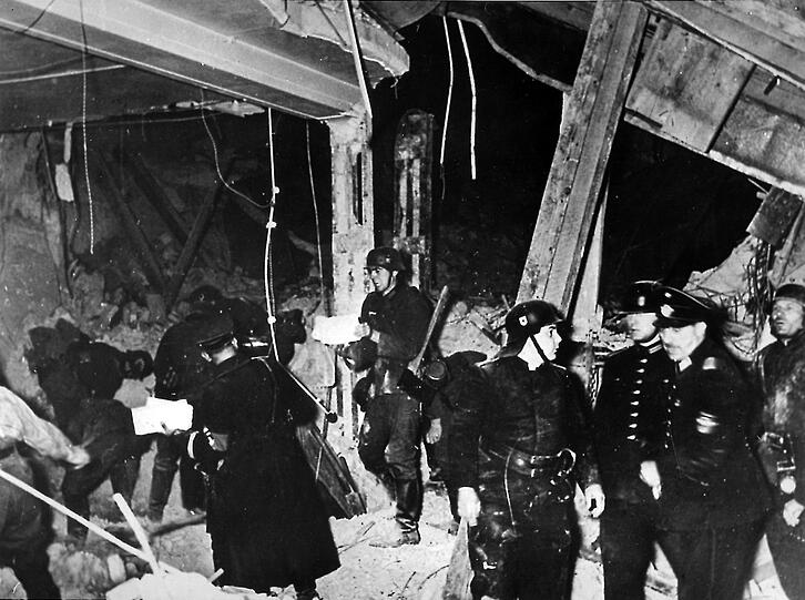 Kurz nach dem Attentat: Hitler entging dem Anschlag. Er war früher gegangen als geplant.