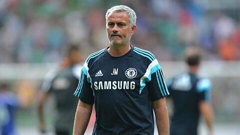 Chelsea Trainer Jose Mourinho ist nach Spielende auf den Weg in die Kabine. Foto: Carmen Jaspersen/Archivbild