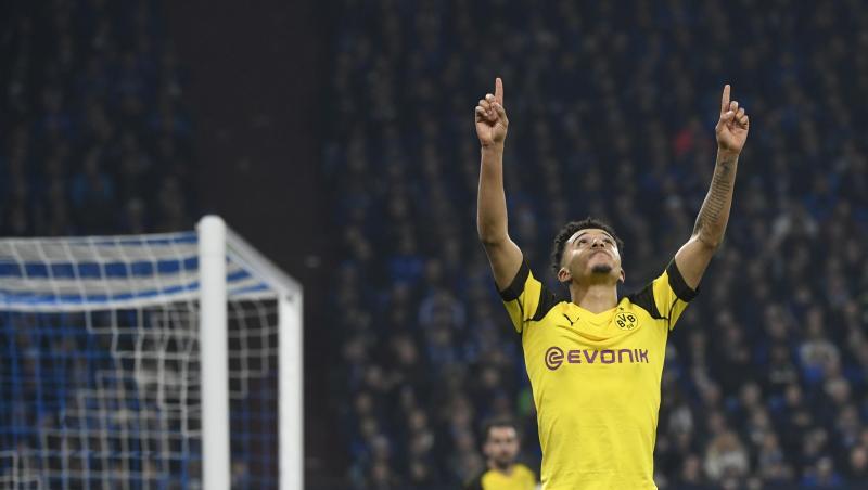 Jadon Sancho feiert seinen Siegtreffer auf Schalke. Jadon Sancho feiert seinen Siegtreffer auf Schalke.