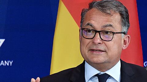 "Deutschland ist nicht der kranke Mann Europas. Ich halte das für eine Fehldiagnose, die bei vielen allzu leicht verfängt. Wir sollten da selbstbewusster auftreten", sagt Joachim Nagel, Präsident der Deutschen Bundesbank.