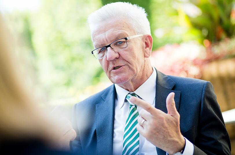 "Es muss uns erstmal darum gehen, die massive Steuerhinterziehung durch die Verlagerung von Geld ins Ausland zu bekämpfen" sagt Baden-Württembergs Ministerpräsident Winfried Kretschmann (B/90/Grüne). Foto: Christoph Schmidt
