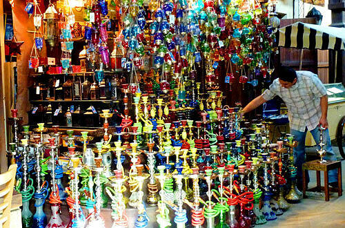 Farbenprächtiger Stand in den Souks. Foto: S. Boolakee