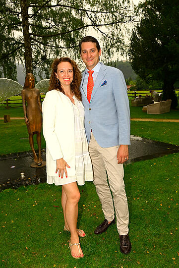 Stephanie von Luttitz und Freund Konstantin von Randow erwarten derzeit Nachwuchs. Auf der Veranstaltung verrieten sie, dass es ein Herbstbaby wird.