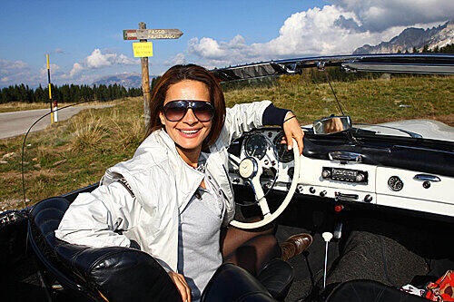 Bei der Alpenrallye im stylischen Cabrio.