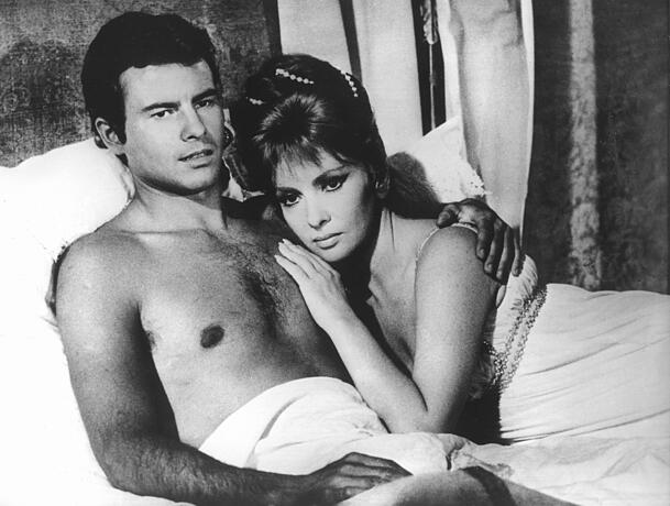 Gina Lollobrigida in einer Szene des Films "Cervantes" von 1967 mit Horst Buchholz. Gina Lollobrigida in einer Szene des Films "Cervantes" von 1967 mit Horst Buchholz.