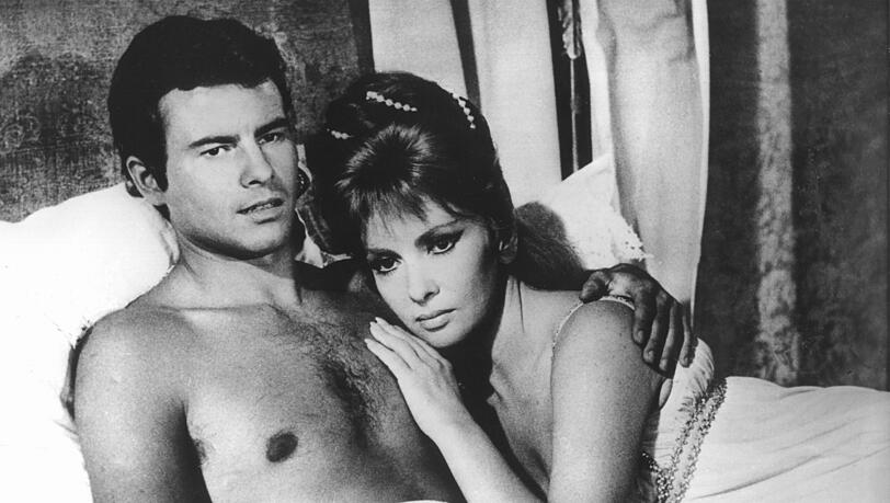 Gina Lollobrigida in einer Szene des Films "Cervantes" von 1967 mit Horst Buchholz. Gina Lollobrigida in einer Szene des Films "Cervantes" von 1967 mit Horst Buchholz.