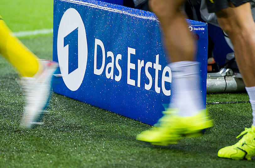 Das Pokalspiel der Bayern gegen Wolfsburg wird live im Ersten übertragen. (Archivbild)