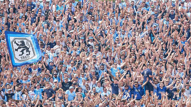 Stehen wie der "zwölfte Mann" hinter den Löwen: die Fans des TSV 1860.