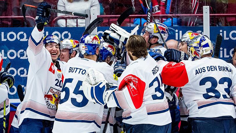 Dürfen nach einem packenden 5:5 in Malmö jubeln: Die Spieler des EHC Red Bull München.