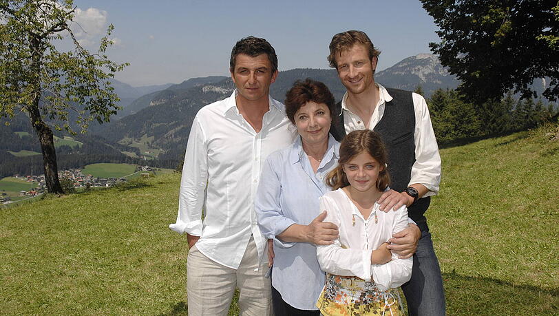 Ronja Forcher als Lilli Gruber 2007 am Set von "Der Bergdoktor" mit Hans Sigl, Monika Baumgartner und Heiko Ruprecht. Ronja Forcher als Lilli Gruber 2007 am Set von "Der Bergdoktor" mit Hans Sigl, Monika Baumgartner und Heiko Ruprecht.