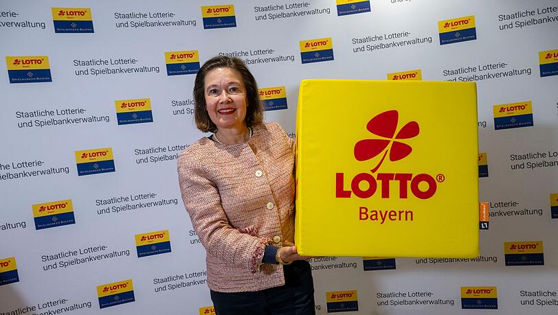 Die Präsidentin der Staatlichen Lotterie- und Spielbankverwaltung, Carolin Kerschbaumer, stellte die Halbjahresbilanz in München vor.