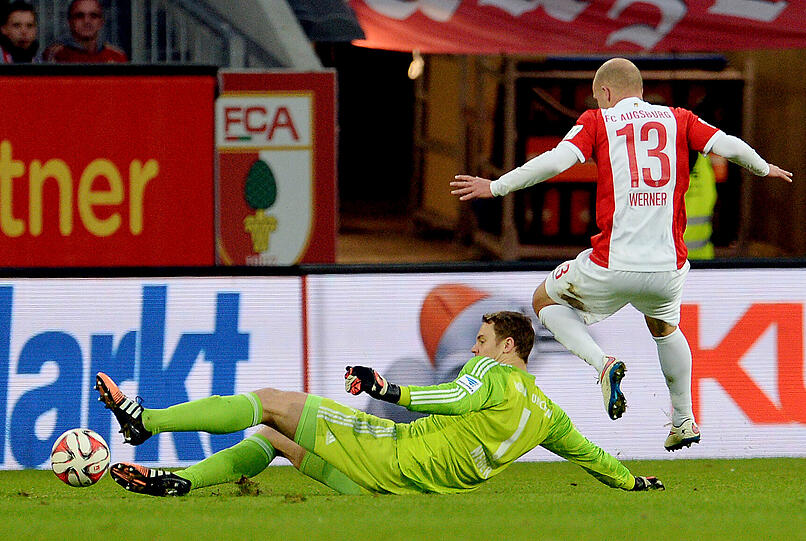 MANUEL NEUER NOTE 2
Riskantes Spielchen, das der Torhüter oft in seinem Strafraum und davor als 11. Feldspieler trieb. Souverän geklärt im Eins-zu-Eins gegen Werner (45.). Was auf seinen Kasten kam, hielt er sowieso.