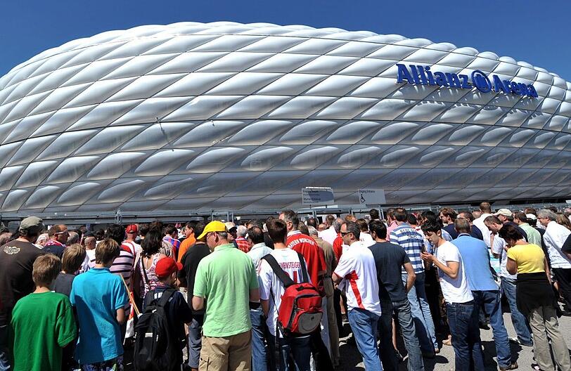 Vor allem gegen Wildparker des Allianz-Arena haben gestern Anwohner in Freimann protestiert. Das verlief nicht ganz ohne Zwischenfälle.