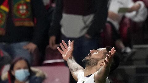 Serbiens Aleksandar Mitrovic bejubelt das Siegtor gegen Portugal.