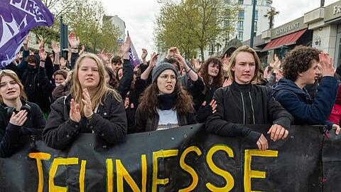 Am 14.04.2023 verkündet der Verfassungsrat das Ergebnis einer Überprüfung der bereits beschlossenen Rentenreform in Frankreich.