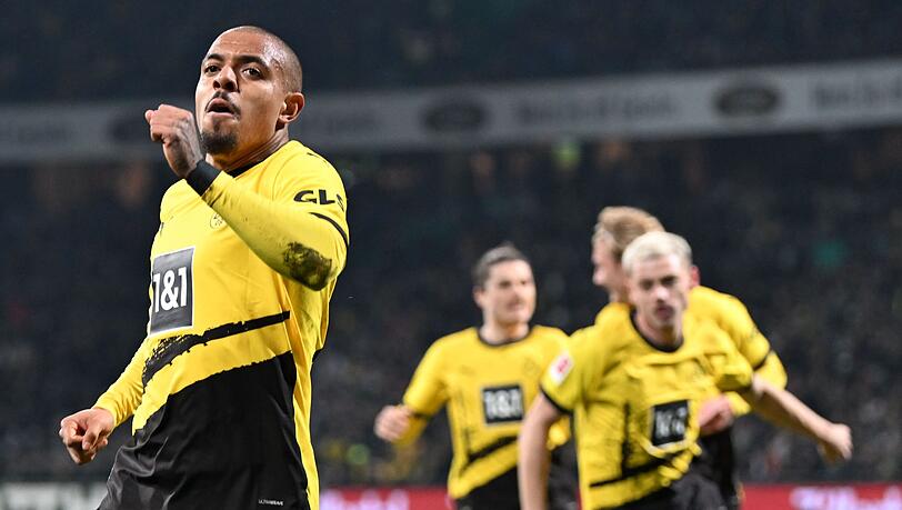 Brachte den BVB in Bremen in Führung: Donyell Malen (l). Brachte den BVB in Bremen in Führung: Donyell Malen (l).