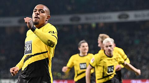 Brachte den BVB in Bremen in Führung: Donyell Malen (l).