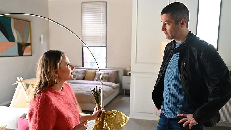 "Alles was z&auml;hlt": Dragans (r.) halbherziger Vers&ouml;hnungsversuch mit Isabelle geht nach hinten los.