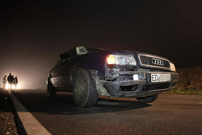 Nach dem tragischen Unfall verstirbt der 27- jährige Fußgänger noch am Unfallsort