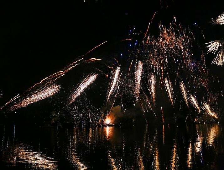 Beim "Sommernachtstraum" im Olympiapark bekamen die Münchner ein Feuerwerk der Superlative geboten. Die Bilder der Pyro-Show.