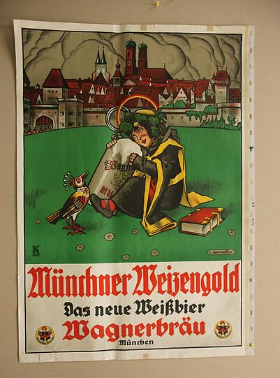 1928: Wagnerbräu? Doch! Das war mal ein Münchner Bier: 40.000 Hektoliter hat der Brauer Hans Wagner (der als junger Bursch 1901 an der Lilienstraße das heutige "Wirtshaus in der Au" gebaut hat), in guten Jahren ausgeschenkt, wie man dort in der Chronik nachlesen kann. Das "Münchner Weizengold" ist sogar dem Münchner Kindl zu Kopf gestiegen, wie dieses Plakat eindrucksvoll belegt (gedruckt 1928 bei Dr. Köhler Steindruck in der Blütenstraße 11-13). Nach Wagners Tod 1936 übernahm die Stadtsparkasse die Brauerei. 1956 ging sie an Paulaner.