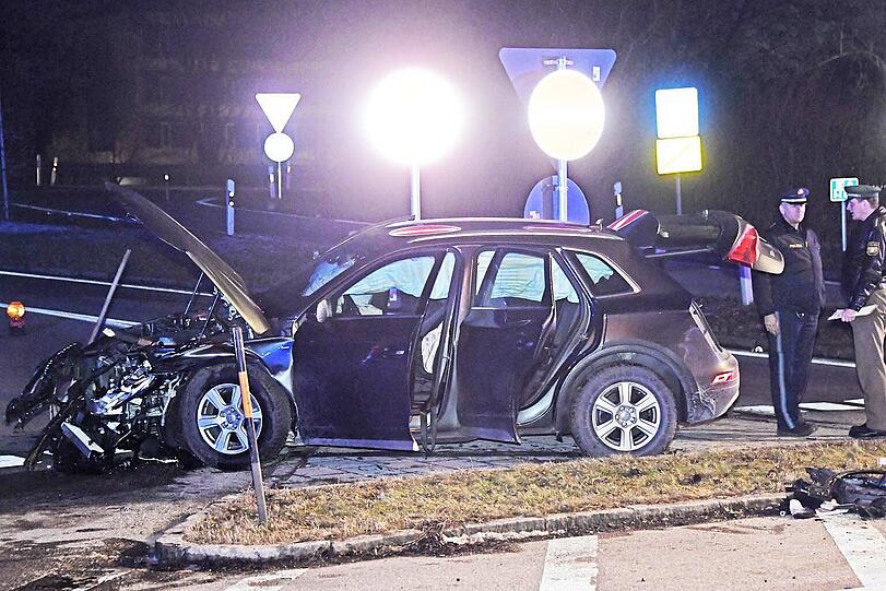 Bei dem Unfall wurden sechs Menschen, darunter zwei Mädchen (5, 7) verletzt.