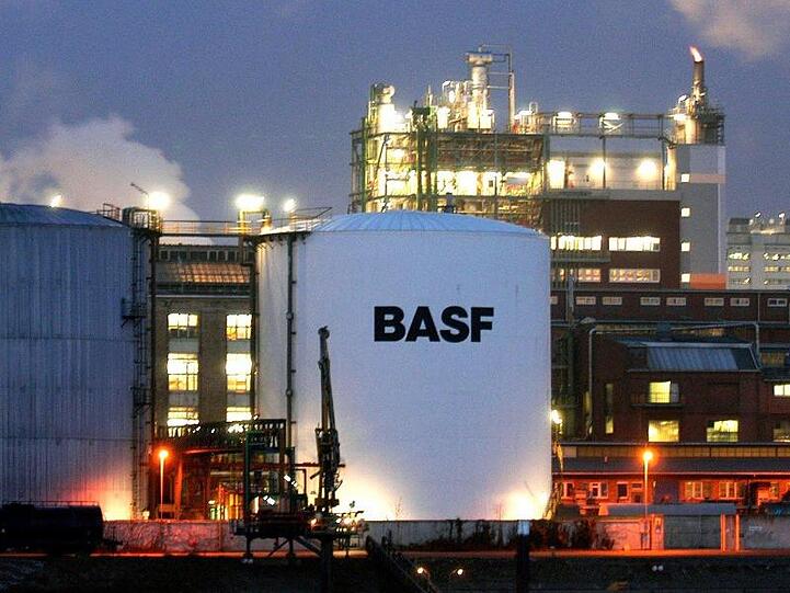Der Chemiekonzern BASF will seine Bauchemie-Sparte noch bis Ende des Jahres verkaufen.