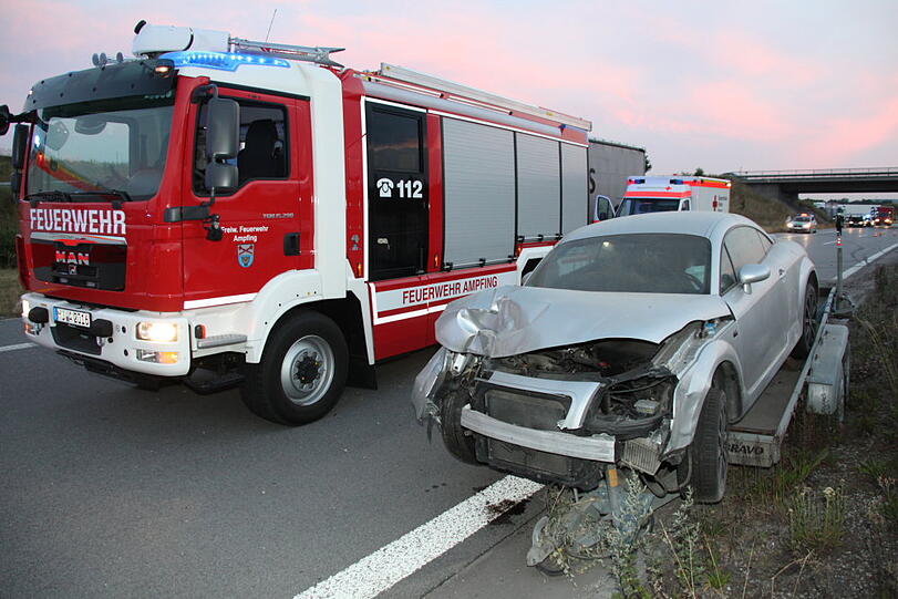 Horror-Crash auf der A 94: Bilder vom Unfallort.