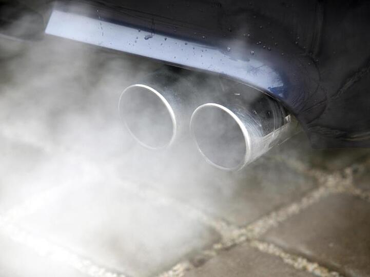 Die EU-Wettbewerbshüter werfen BMW, Daimler und VW illegale Absprachen zu Technologien der Abgasreinigung vor.