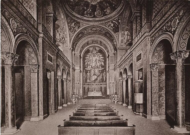 Allerheiligen-Hofkirche Leo von Klenzes (erbaut 1837) um 1920: Von der einst prächtigen Ausmalung ist nichts mehr erhalten.