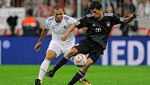 Keine Scheu vor großen Namen: Drittliga-Kicker Nicolas Jüllich (r.) im Zweikampf mit Real Madrids Karim Benzema. Keine Scheu vor großen Namen: Drittliga-Kicker Nicolas Jüllich (r.) im Zweikampf mit Real Madrids Karim Benzema.