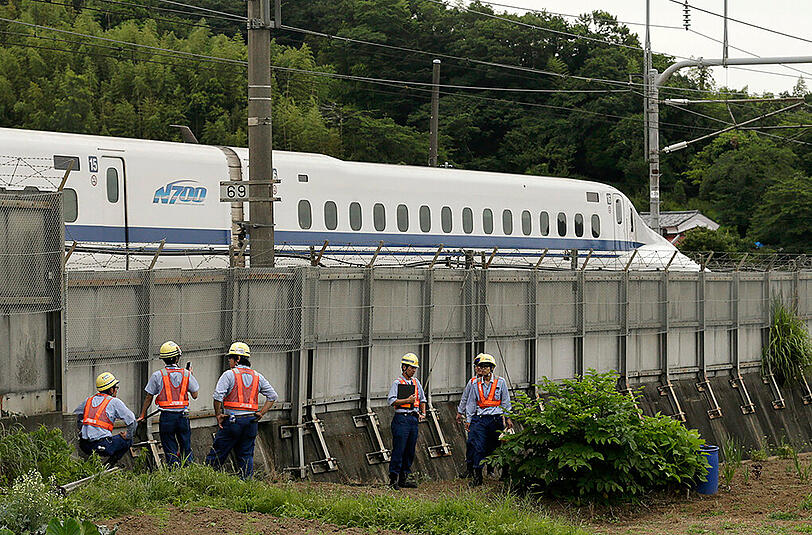 Es war nach Angaben des Betreibers Japan Railways der erste Unfall mit Verletzten oder Toten, seit die Superschnellzüge 1964 in den Dienst gestellt wurden.