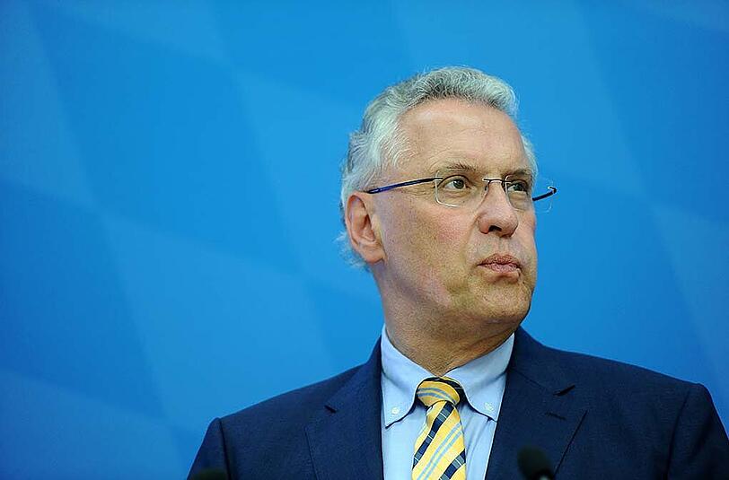 Die bayerische Staatsregierung will weiter Länder zu sicheren Herkunftsländern erklären, um die Flüchtlingszahlen zu reduzieren.