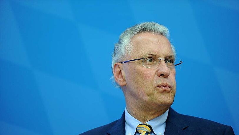 Die bayerische Staatsregierung will weiter Länder zu sicheren Herkunftsländern erklären, um die Flüchtlingszahlen zu reduzieren. Die bayerische Staatsregierung will weiter Länder zu sicheren Herkunftsländern erklären, um die Flüchtlingszahlen zu reduzieren.