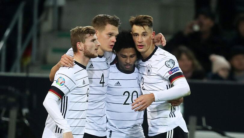 Fixpunkte: Werner, Ginter und Gnabry (v.l.) dürften bei der EM dabei sein, Koch (r.) eher nicht. Fixpunkte: Werner, Ginter und Gnabry (v.l.) dürften bei der EM dabei sein, Koch (r.) eher nicht.