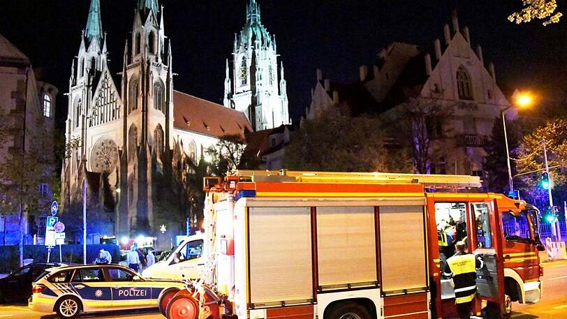 Der Einsatz vor der Kirche St. Paul an der Theresienwiese. (Archivbild)