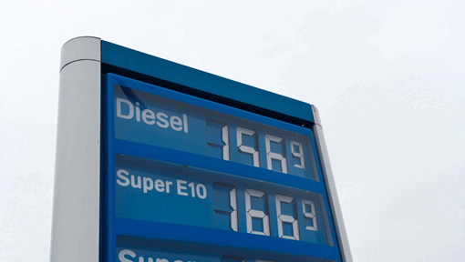 Die Mitarbeiterin einer Tankstelle hatte sich versehentlich in der Kühlkammer eingesperrt. (Symbolbild) Die Mitarbeiterin einer Tankstelle hatte sich versehentlich in der Kühlkammer eingesperrt. (Symbolbild)