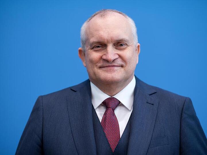 Der "Wirtschaftsweise" Christoph Schmidt hat die Industriestrategie von Wirtschaftsminister Altmaier massiv kritisiert.